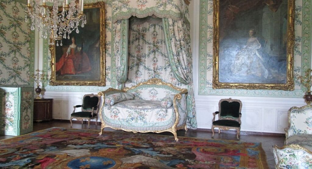 10.Vintage-Inspired Damask.